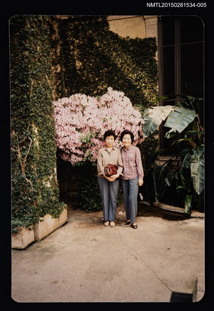 主要名稱：琦君夫婦與友人王臨冬夫婦合照（琦君與友人王臨冬合照）5圖檔，第1張，共1張