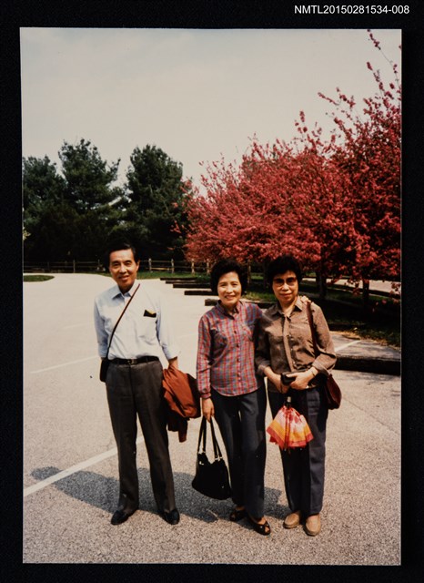 主要名稱：琦君夫婦與友人王臨冬夫婦合照（琦君夫婦與友人王臨冬合照）8圖檔，第1張，共1張