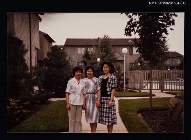 主要名稱：琦君夫婦與友人王臨冬夫婦合照（琦君與友人王臨冬等人合照）13圖檔，第1張，共2張