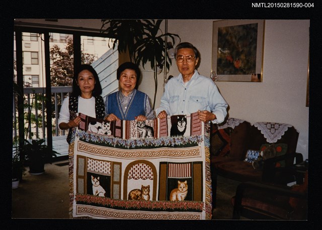 主要名稱：琦君夫婦與程明琤、譚煥瑛、張鳳等人合照（琦君夫婦與譚煥瑛合照）4圖檔，第1張，共1張