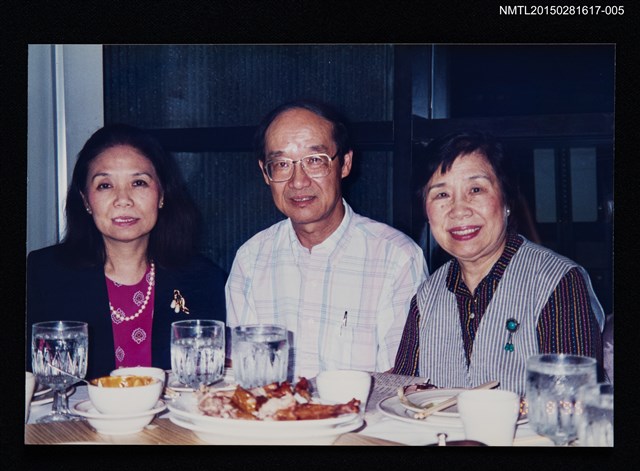 主要名稱：琦君夫婦出席華府美國華人作家協會演講照(琦君與譚煥瑛夫婦合照)5圖檔，第1張，共1張