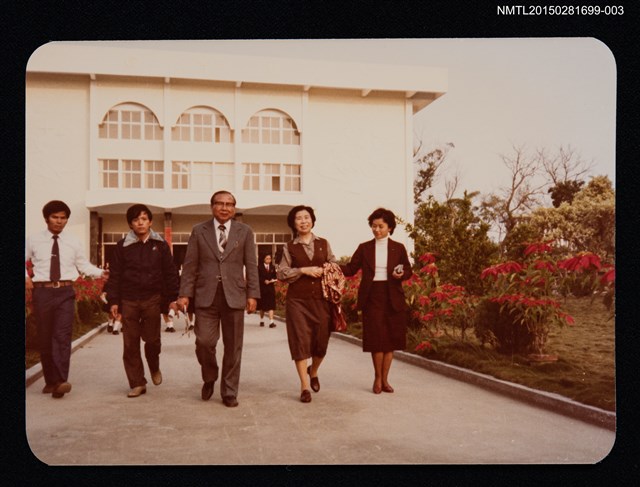 主要名稱：琦君出席校園文學座談會照3圖檔，第1張，共1張