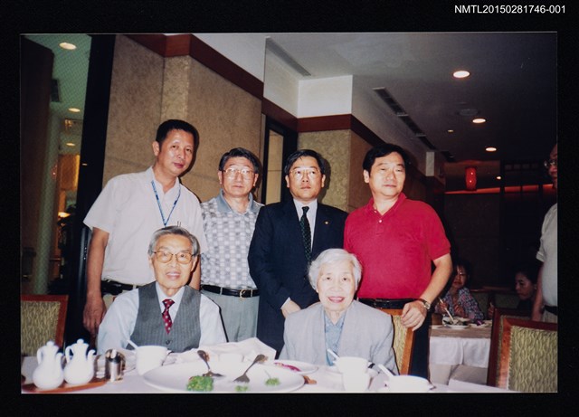 主要名稱：琦君夫婦與文化大學政治系同學會友人合照1圖檔，第1張，共1張