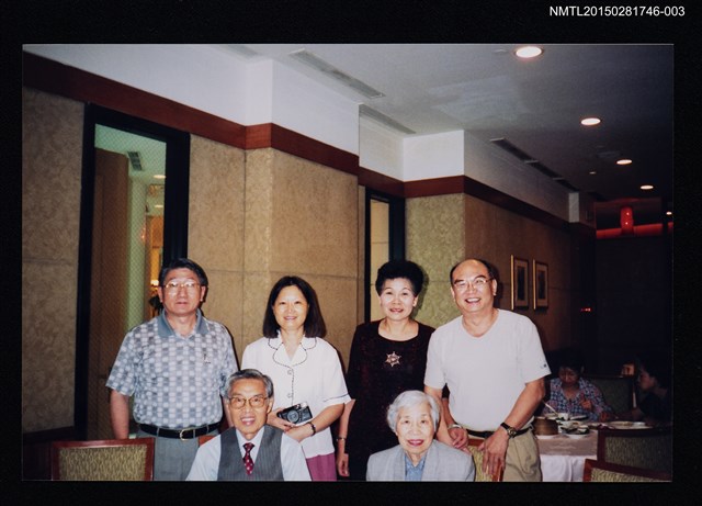 主要名稱：琦君夫婦與文化大學政治系同學會友人合照3圖檔，第1張，共1張
