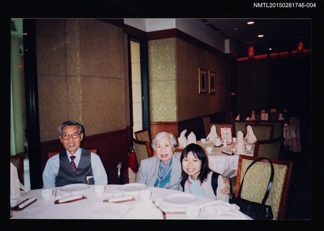 主要名稱：琦君夫婦與文化大學政治系同學會友人合照4圖檔，第1張，共1張