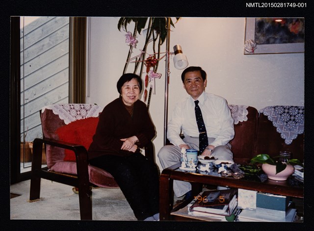 主要名稱：琦君與友人許鼎德等人合照(琦君與友人許鼎德合照)1圖檔，第1張，共1張