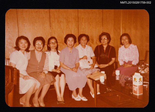 主要名稱：琦君與畢璞、友人安宜等人合照2圖檔，第1張，共1張