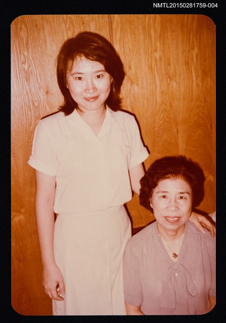 主要名稱：琦君與畢璞、友人安宜等人合照(琦君與友人安宜合照)4圖檔，第1張，共1張