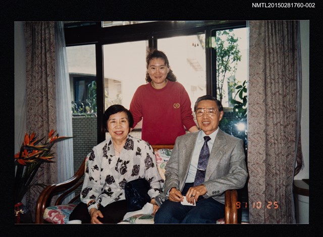 主要名稱：琦君夫婦與友人安宜等人合照(琦君夫婦與友人安宜合照)2圖檔，第1張，共2張