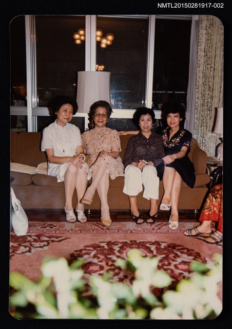 主要名稱：琦君與林海音、羅蘭、夏祖葳等人合照（琦君與夏祖葳、羅蘭等人合照）2圖檔，第1張，共2張