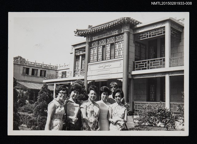 主要名稱：琦君與林海音等人與外國友人合照1-8圖檔，第1張，共1張