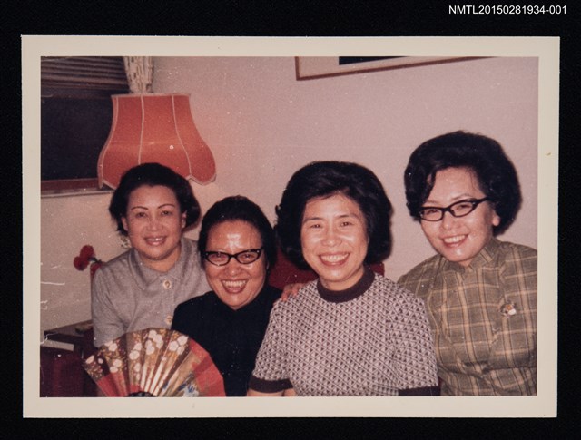 主要名稱：琦君與林海音等人合照1圖檔，第1張，共1張