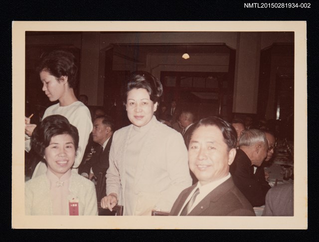 主要名稱：琦君與林海音等人合照(琦君與林海音、紀剛合照)2圖檔，第1張，共1張