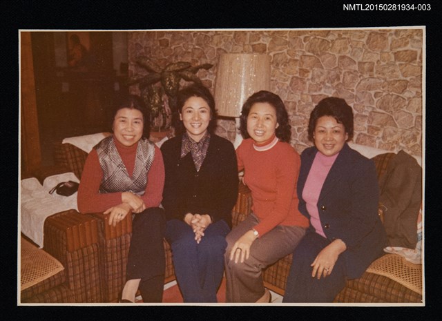 主要名稱：琦君與林海音等人合照3圖檔，第1張，共1張