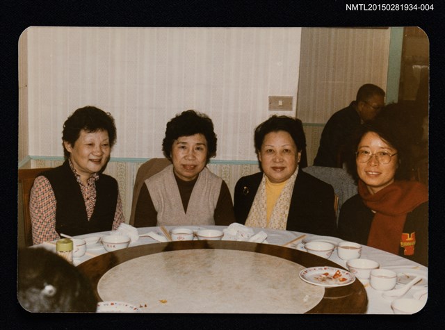 主要名稱：琦君與林海音等人合照4圖檔，第1張，共1張