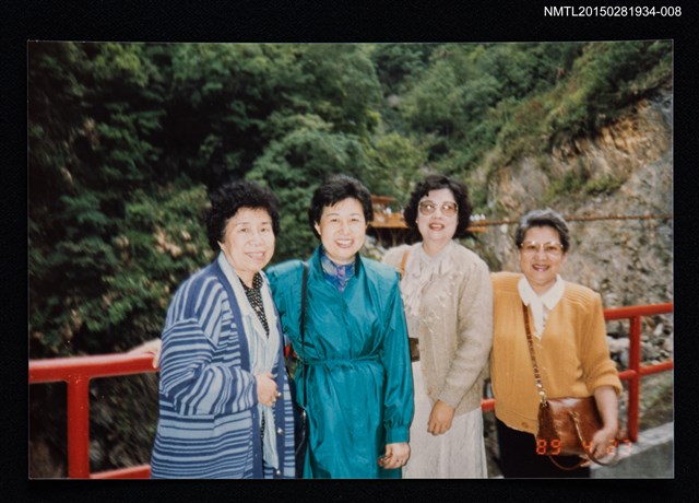 主要名稱：琦君與林海音等人合照8圖檔，第1張，共1張