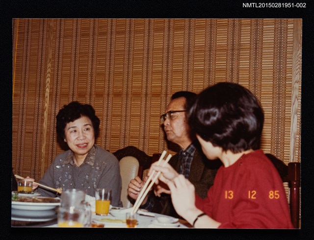 主要名稱：琦君與林海音、何凡餐敘合照2圖檔，第1張，共2張