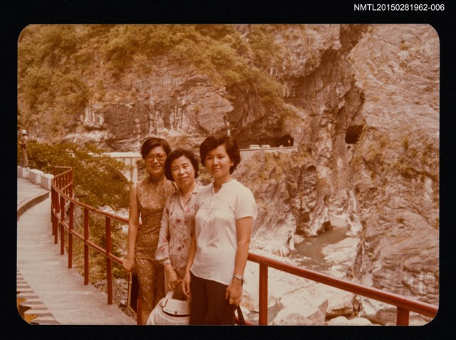 主要名稱：琦君與林海音、何凡、夏祖焯女兒等人出遊照6圖檔，第1張，共1張