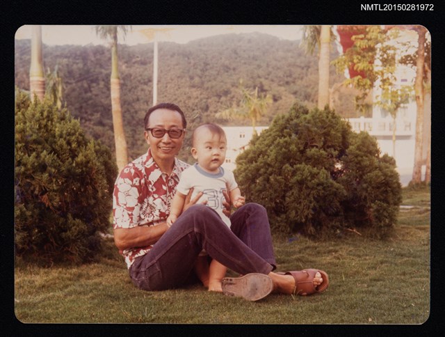 主要名稱：黃文範與兒黃運湘嬰兒時合照圖檔，第1張，共1張