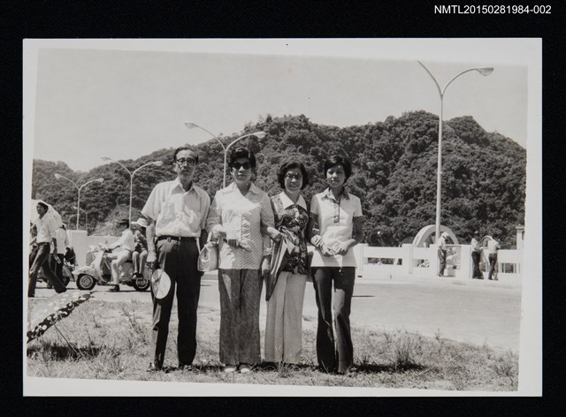 主要名稱：琦君與友人合照1-2圖檔，第1張，共2張