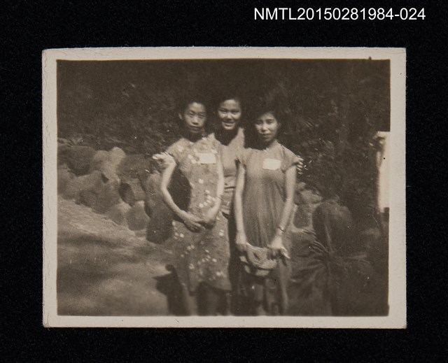 主要名稱：琦君與友人合照1-24圖檔，第1張，共1張