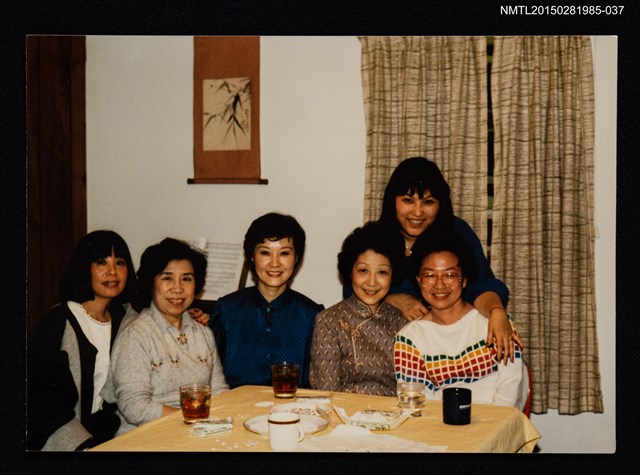 主要名稱：琦君與友人合照2-37圖檔，第1張，共1張