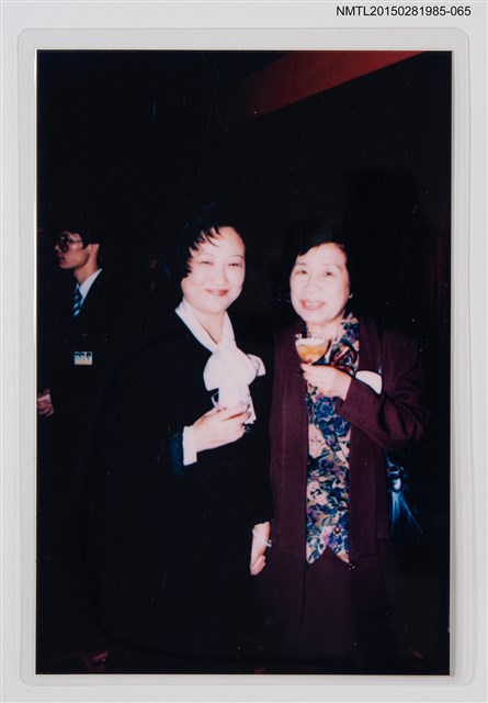 主要名稱：琦君與友人合照2-65圖檔，第1張，共1張