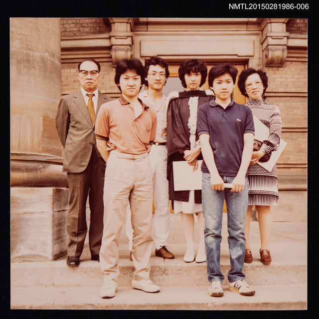 主要名稱：琦君夫婦與友人劉大偉及其家人合照6圖檔，第1張，共1張