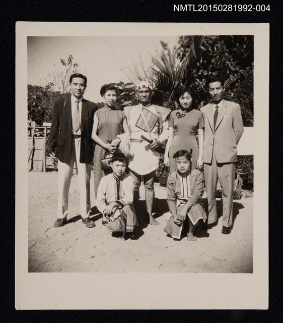 主要名稱：琦君夫婦於日月潭出遊照4圖檔，第1張，共1張