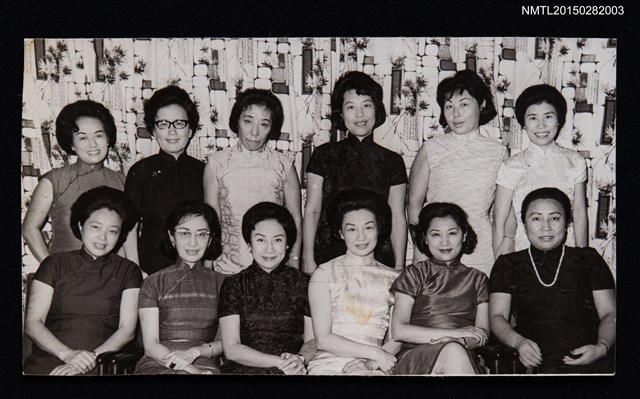 主要名稱：琦君與潘人木、劉枋、王琰如等婦協成員合照圖檔，第1張，共1張