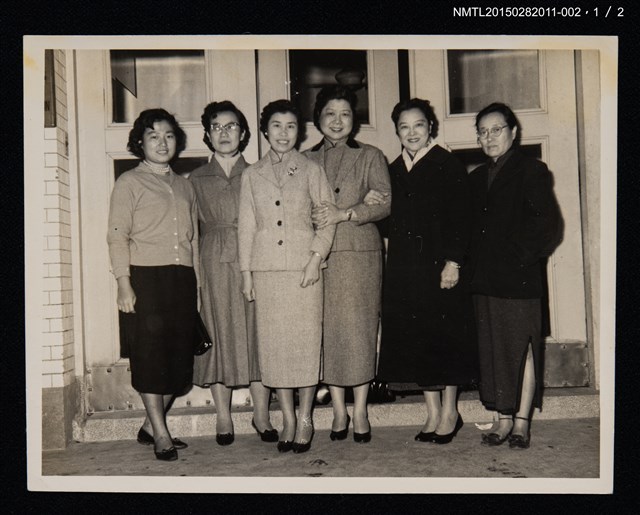 主要名稱：琦君與張秀亞等婦協成員合照2圖檔，第2張，共4張