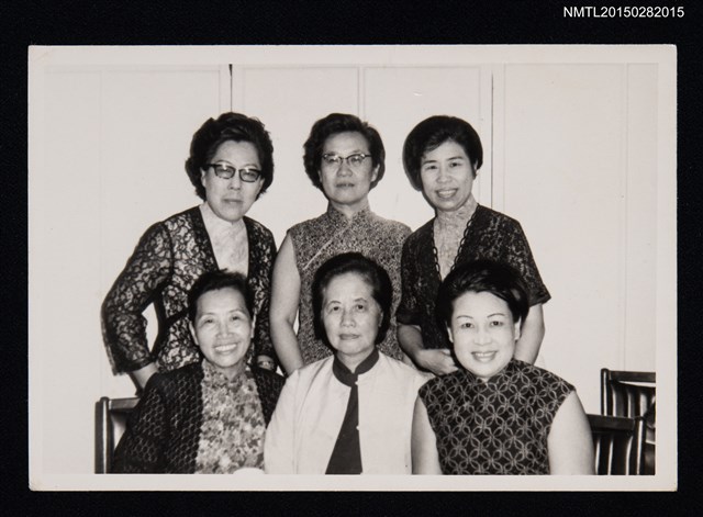 主要名稱：琦君與林海音、謝冰瑩、張秀亞、王怡之、凌淑華合照圖檔，第1張，共1張