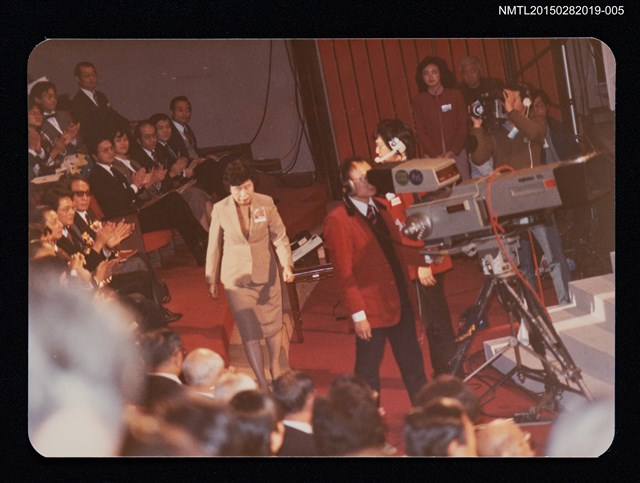 主要名稱：琦君領獎活動照（第3次領金鼎獎）2-5圖檔，第1張，共1張