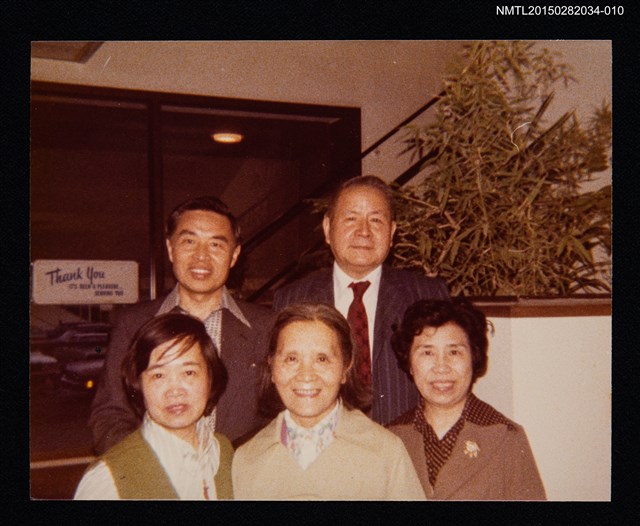 主要名稱：琦君夫婦與友人照3-10圖檔，第1張，共1張