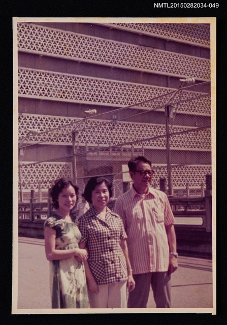 主要名稱：琦君夫婦與友人照3-49圖檔，第1張，共1張