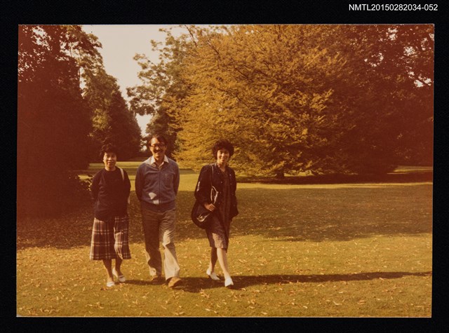 主要名稱：琦君夫婦與友人照3-52圖檔，第1張，共1張