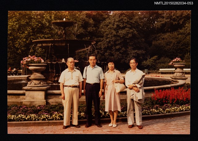 主要名稱：琦君夫婦與友人照3-53圖檔，第1張，共1張