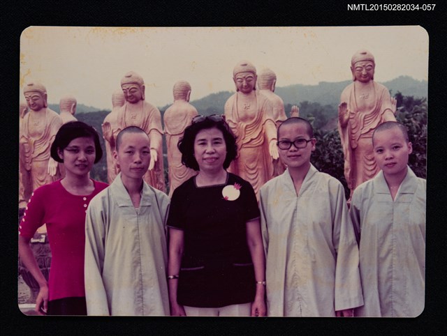 主要名稱：琦君夫婦與友人照3-57圖檔，第1張，共1張