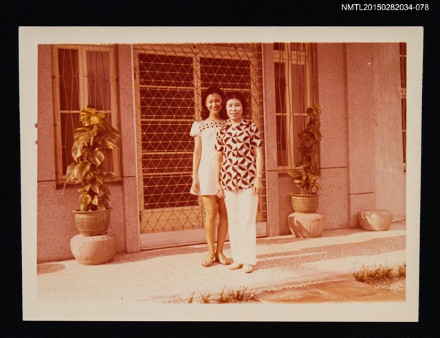 主要名稱：琦君夫婦與友人照3-78圖檔，第1張，共1張