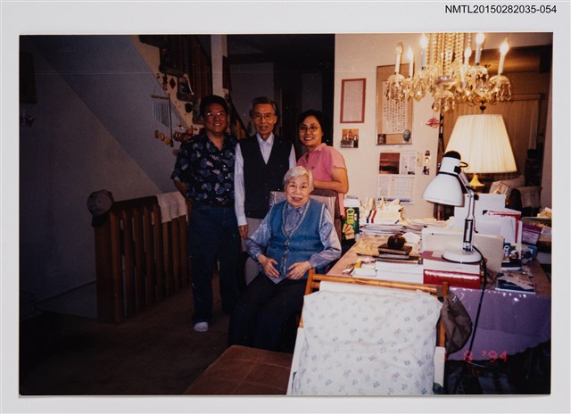 主要名稱：琦君夫婦與友人照4-54圖檔，第1張，共1張