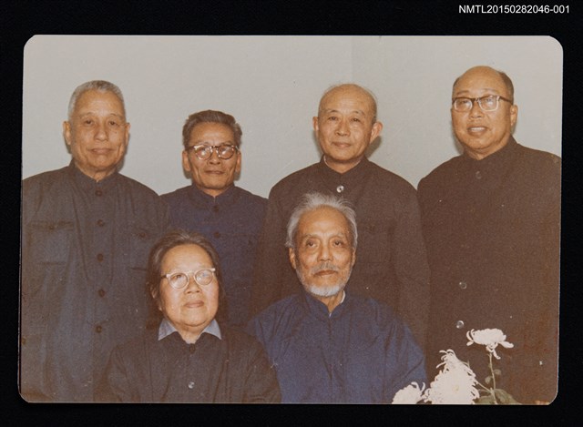 主要名稱：琦君恩師夏承濤與學生照1圖檔，第1張，共1張