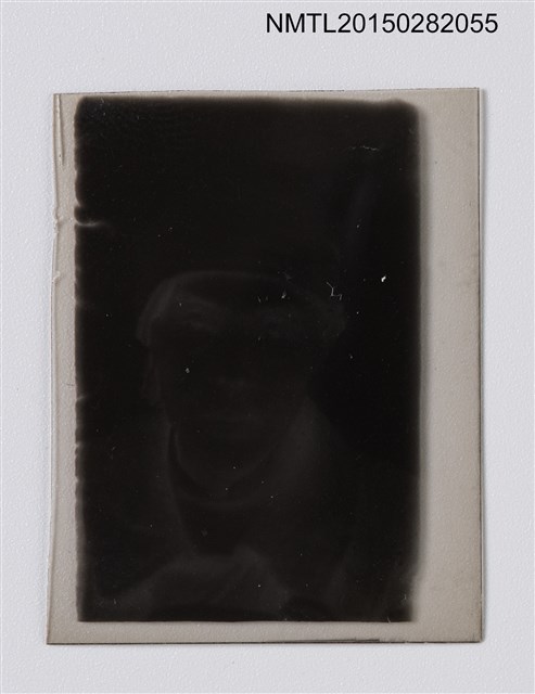 主要名稱：琦君夫婦友人獨照(負片)圖檔，第1張，共1張