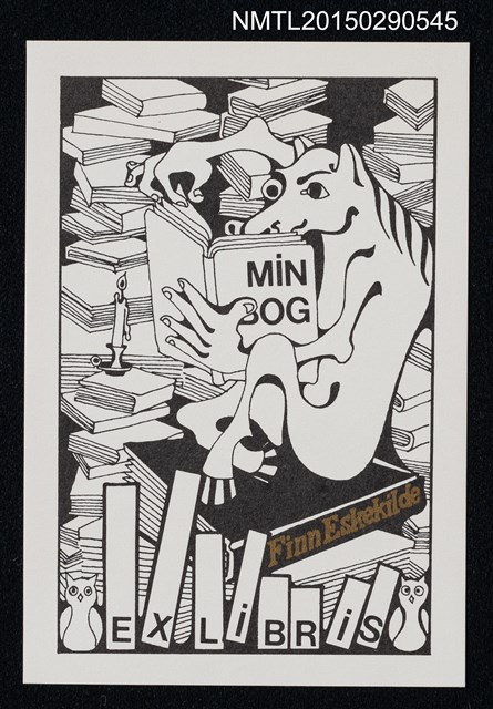 主要名稱：藏書票—書堆裡閱讀圖檔，第1張，共1張