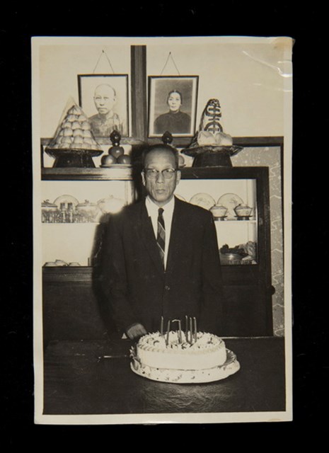 主要名稱：洪炎秋六十歲生日獨照圖檔，第1張，共1張