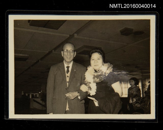 主要名稱：洪炎秋與夫人關國藩合影（約1960年代）圖檔，第1張，共1張