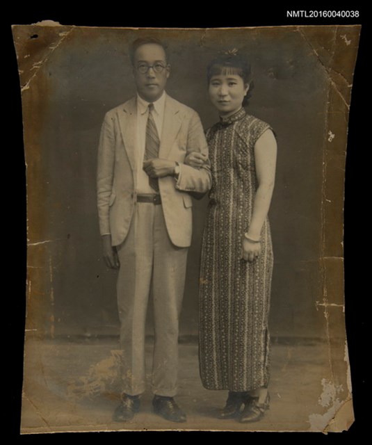 主要名稱：洪炎秋與夫人關國藩合影（應為新婚時期）圖檔，第2張，共3張