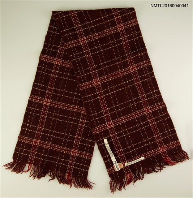 主要名稱：洪炎秋的圍巾 （格紋）圖檔，第1張，共1張