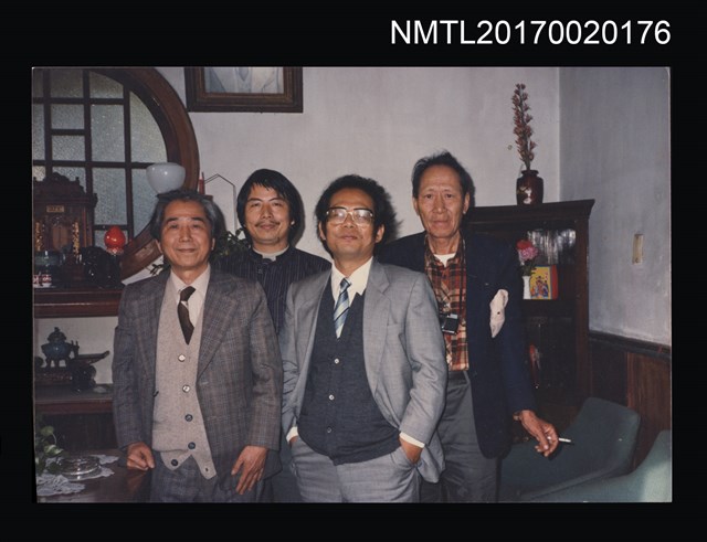 主要名稱：康原與林亨泰、林梵、李篤恭合影圖檔，第1張，共2張