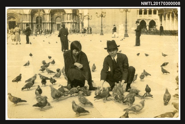 主要名稱：張福英林景仁遊歐時與鴿群合照圖檔，第1張，共2張