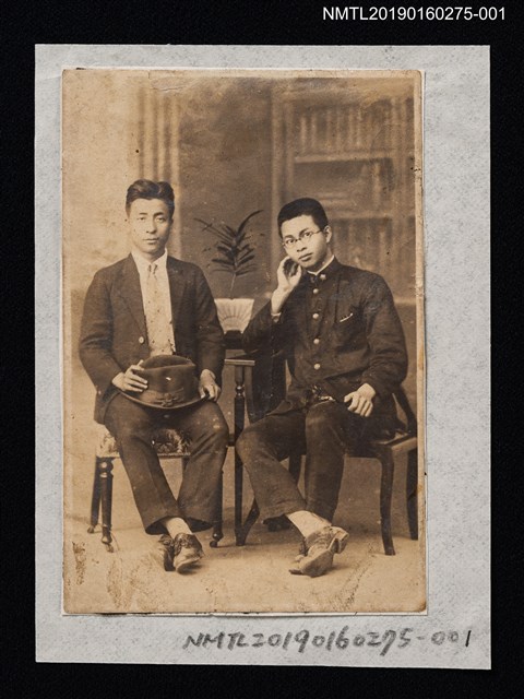 主要名稱：盧丙丁與同事合影（於室內）圖檔，第1張，共2張